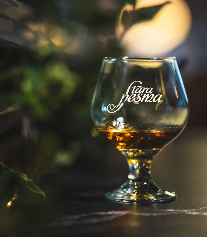 stara pesma travarica rakija vino