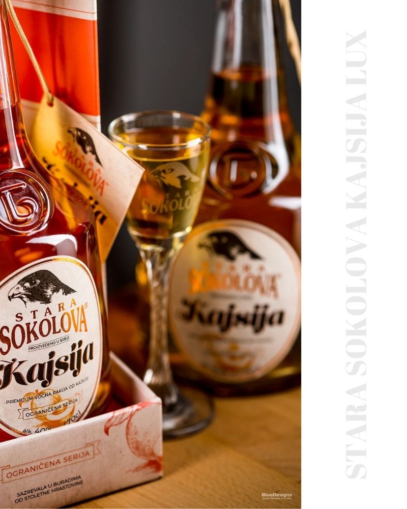 stara sokolova kajsija lux aprikosenbrand in szene rakija vino