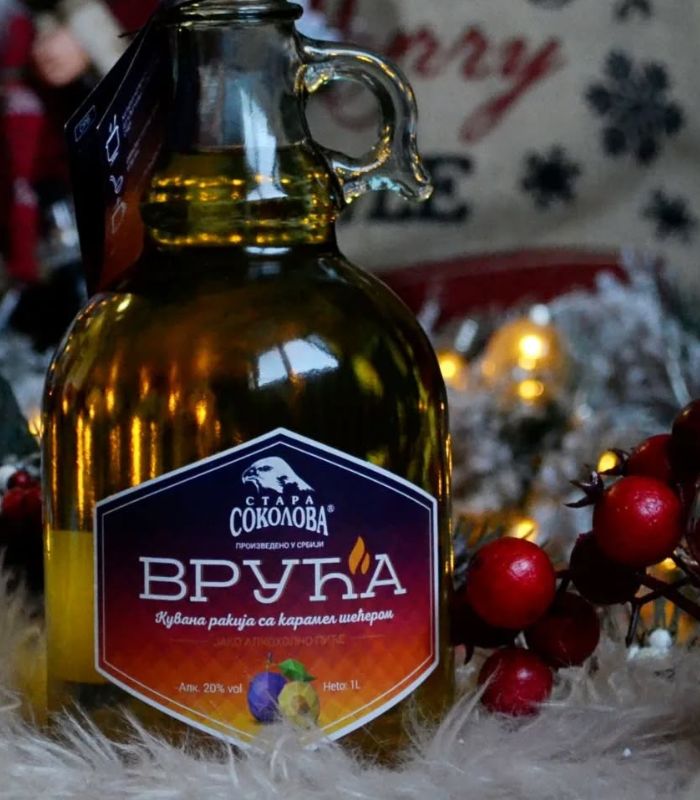 stara sokolova vruca serbischer gluehschnaps rakija vino 1