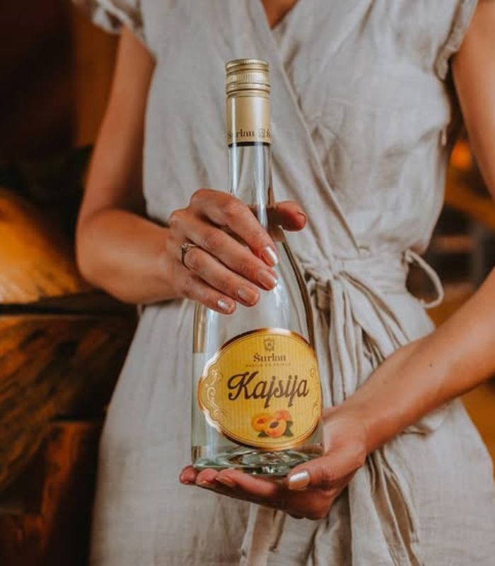 surlan kajsija marillenrakija rakija vino (2)